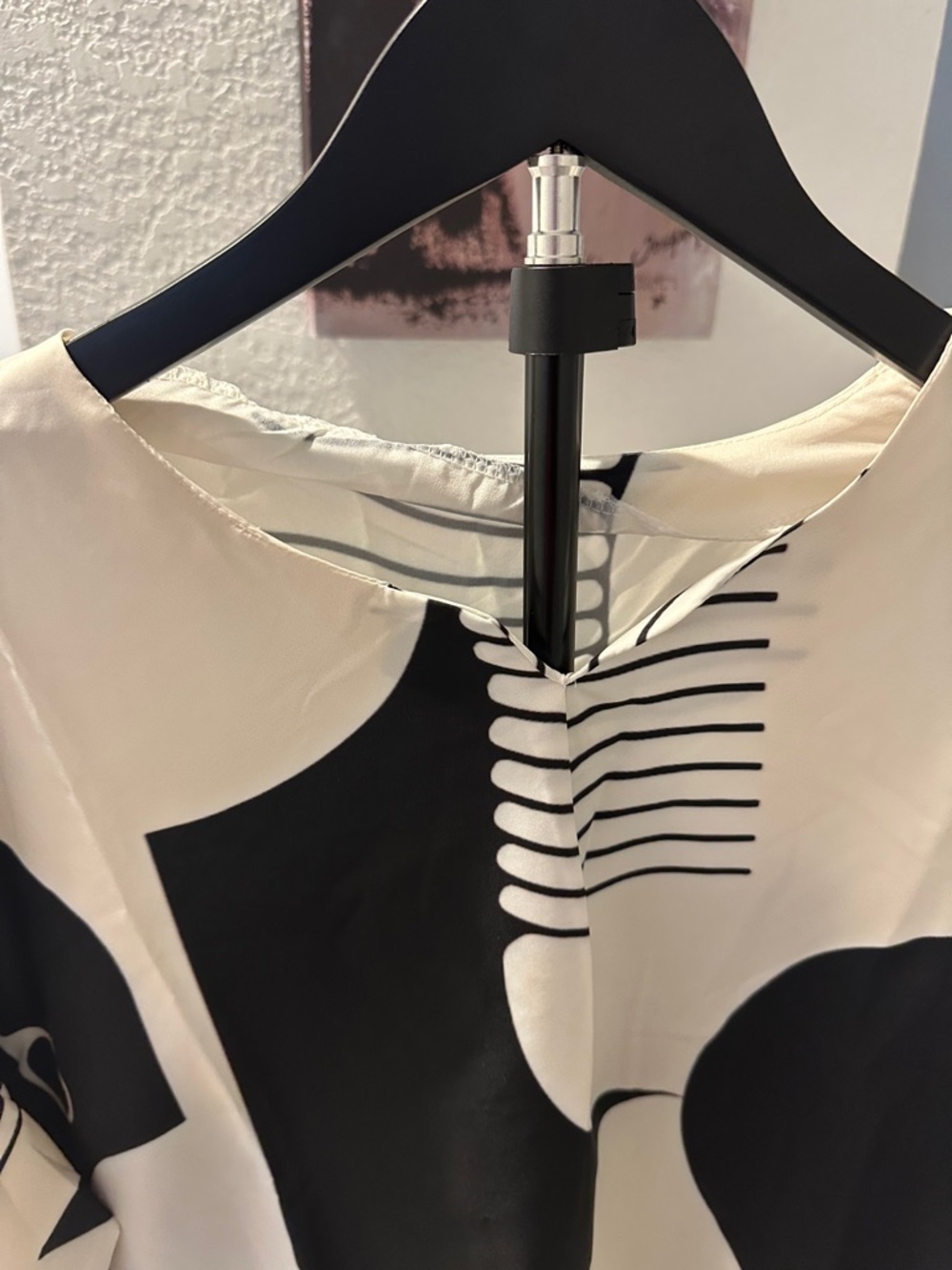 Women's Abstract Print Cream & Black Long-Sleeve Top Brand New Never Worn - Picture 3 of 3